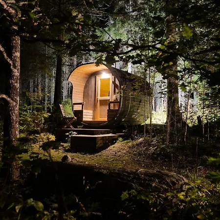 Ennu's Hut Kamp alanı Loksa